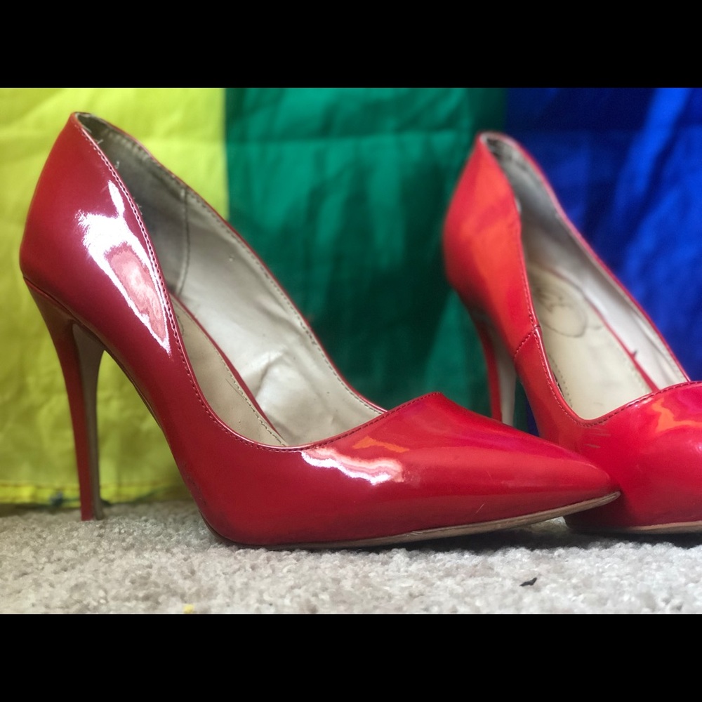 Basic red heels